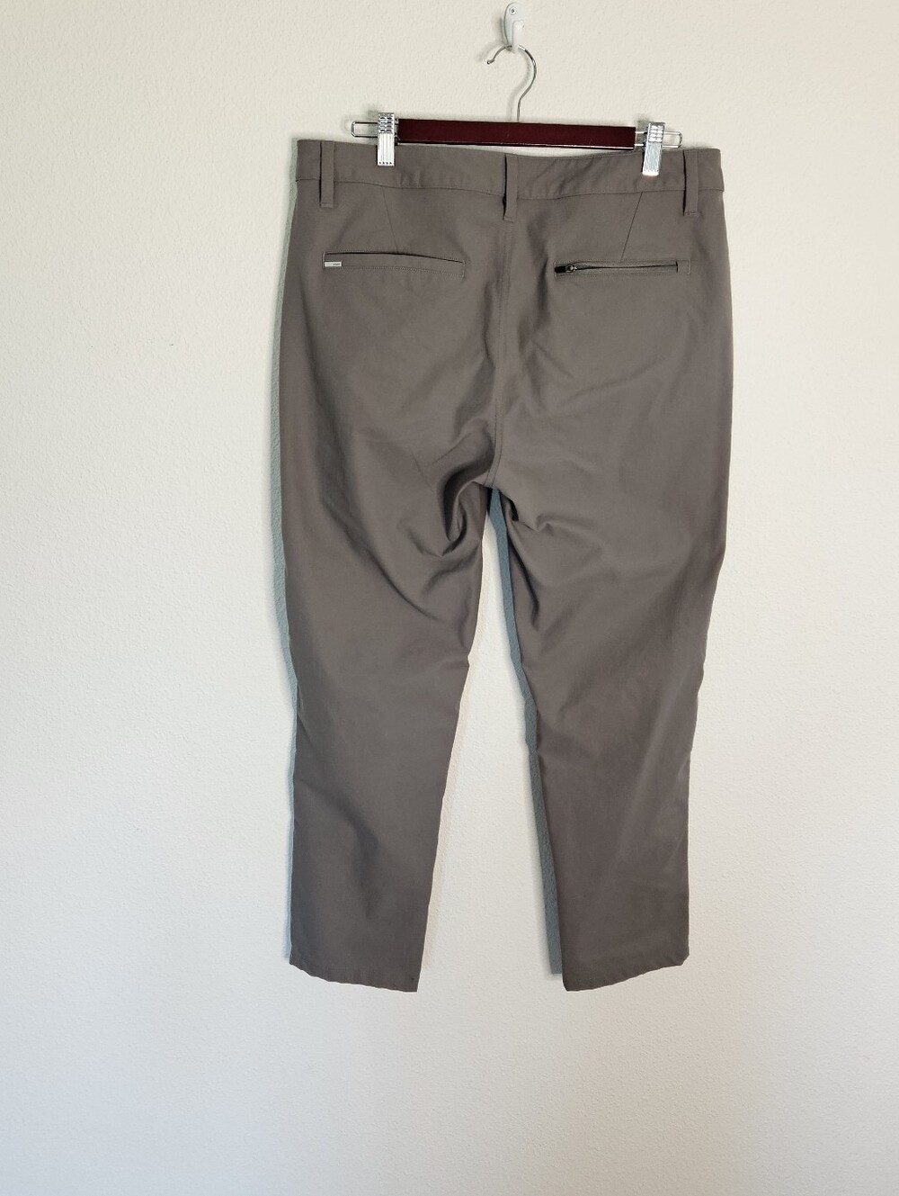 Vuori V427 Meta Pant Gray 33 Waist 27.25" Inseam Flat Front 5 Pocket - Picture 2 of 8